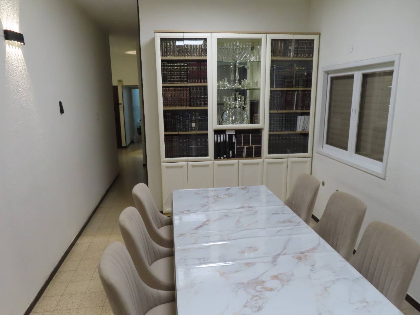דירה ממוזגת ונקייה בבני ברק