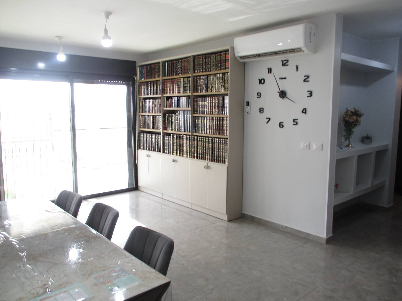 דירה יפה עם נוף להרים בטבריה עם אפשרות לגנרטור.